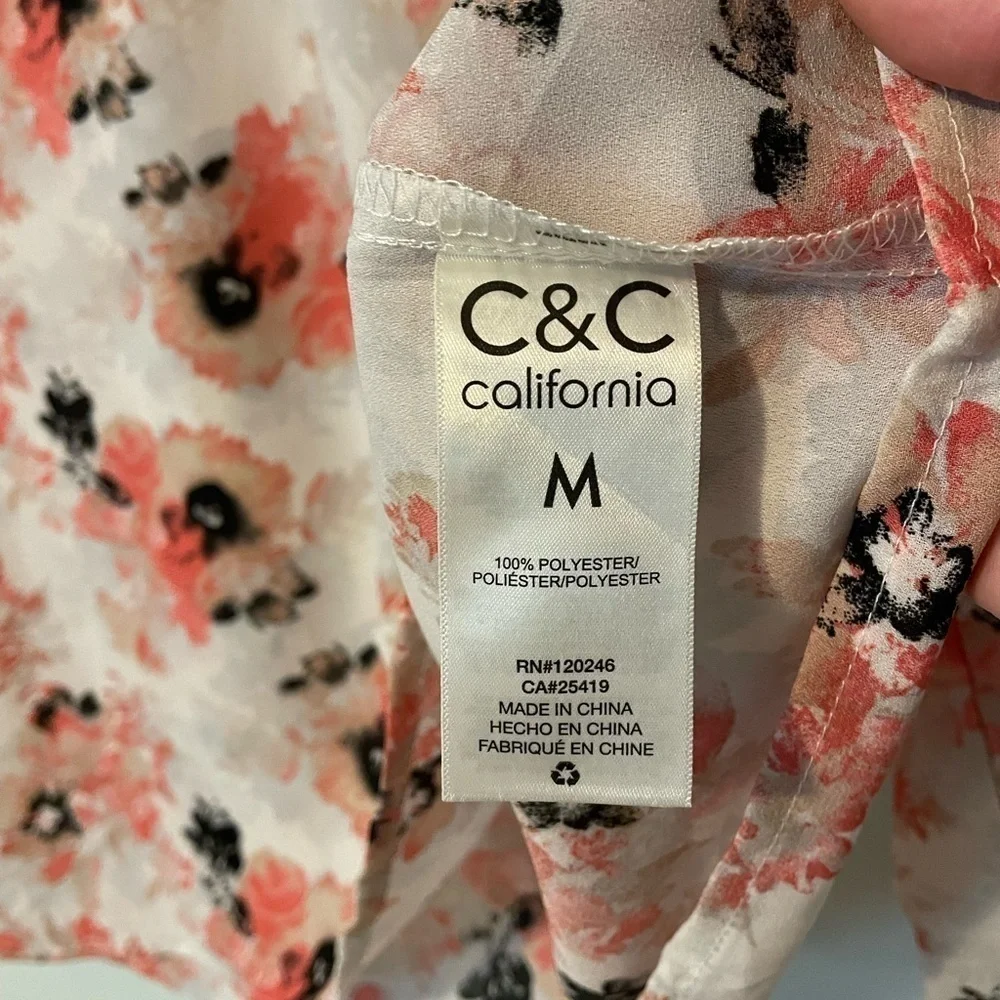 C&C California Floral Blouse Size Medium - Picture 5 of 9